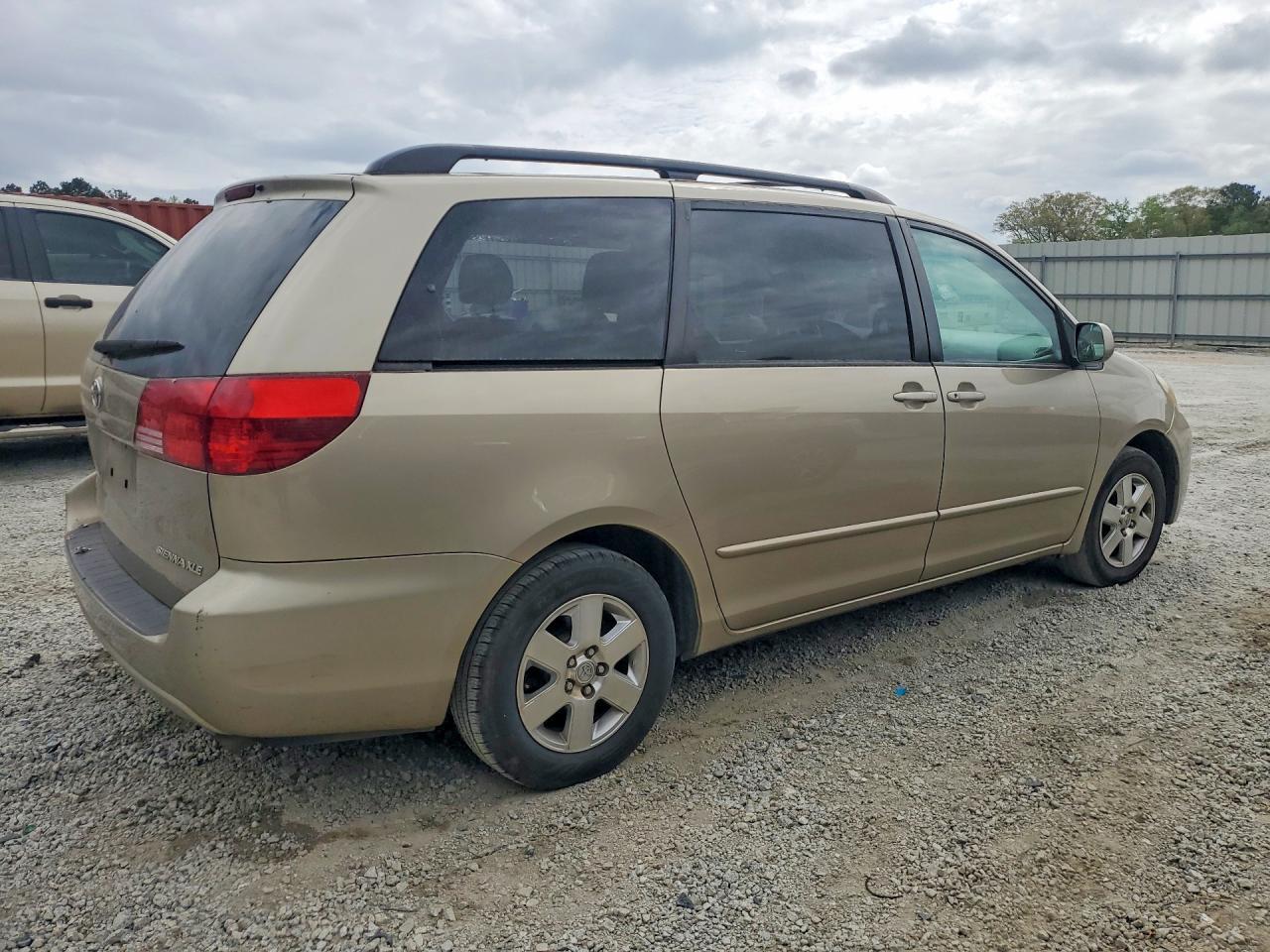 2004 TOYOTA SIENNA
