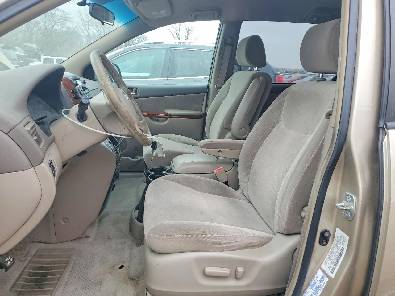 2004 TOYOTA SIENNA