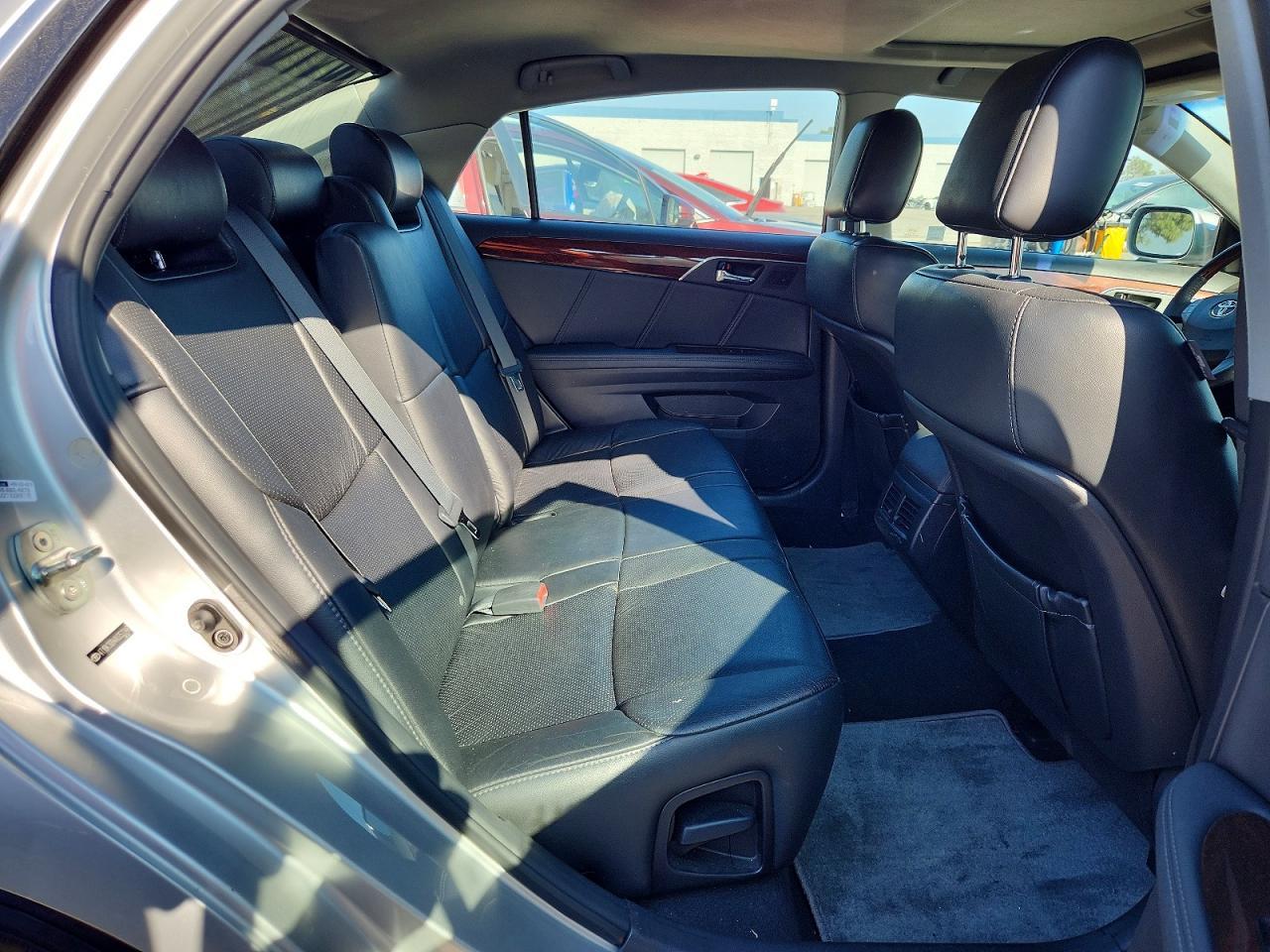 2010 TOYOTA Avalon
