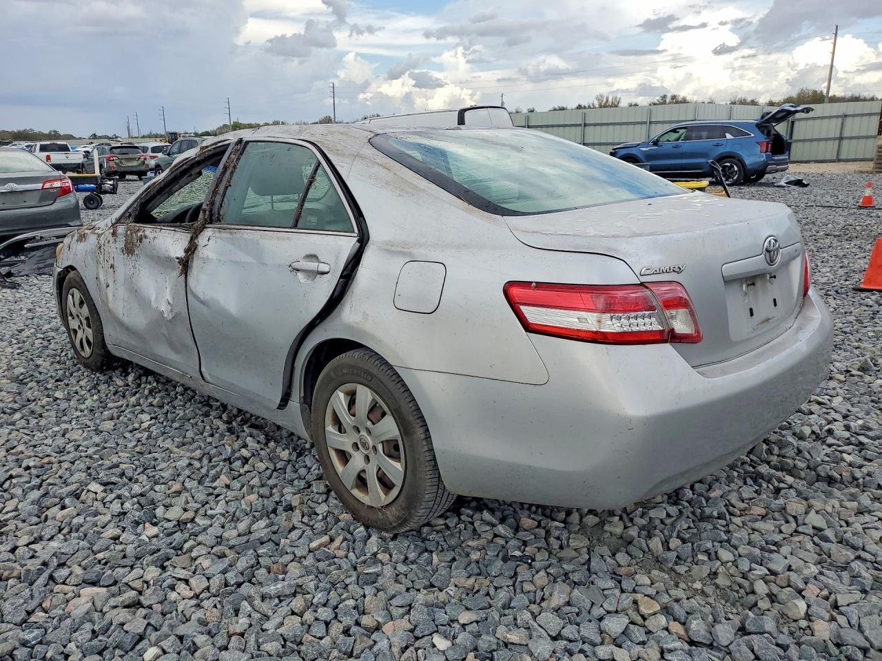 2011 TOYOTA CAMRY
