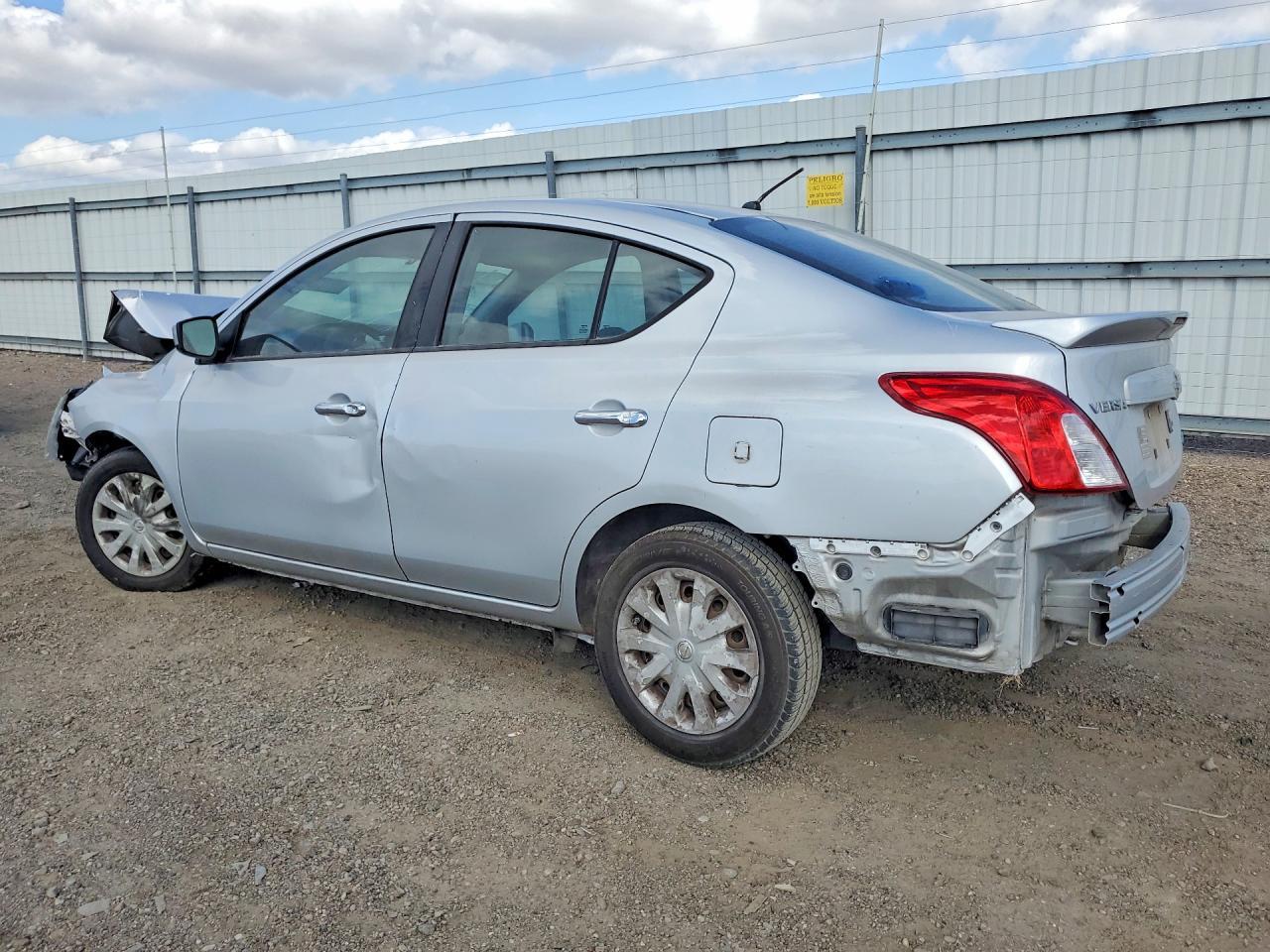 2015 NISSAN VERSA