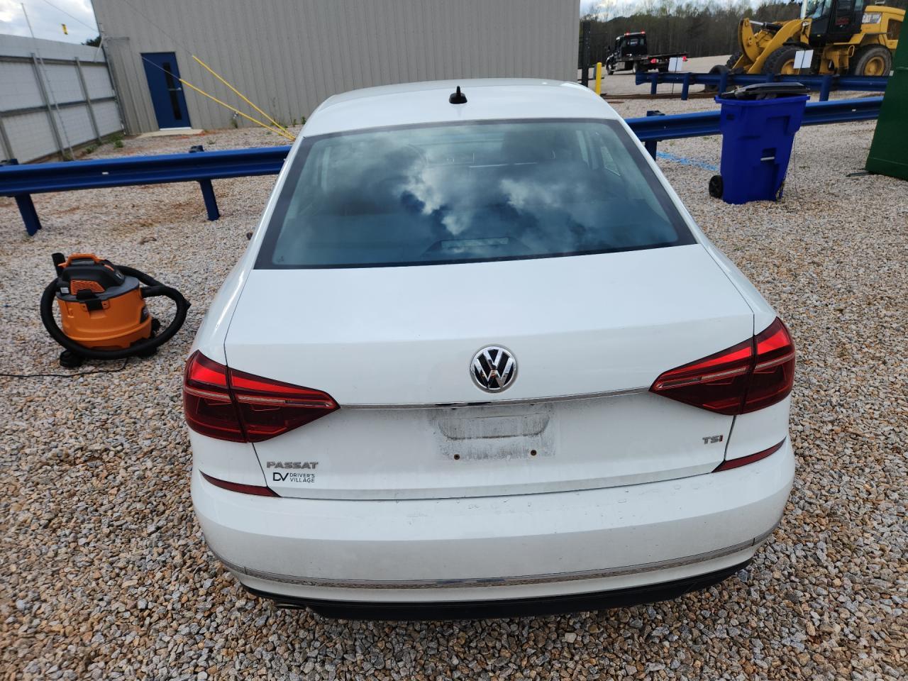 2017 VOLKSWAGEN Passat
