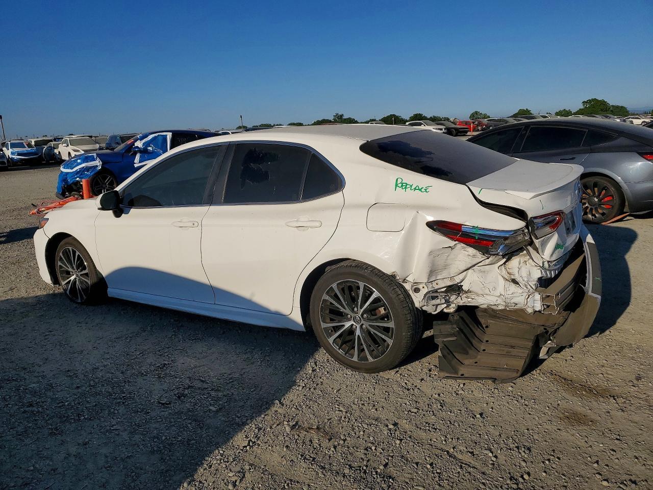 2018 TOYOTA CAMRY
