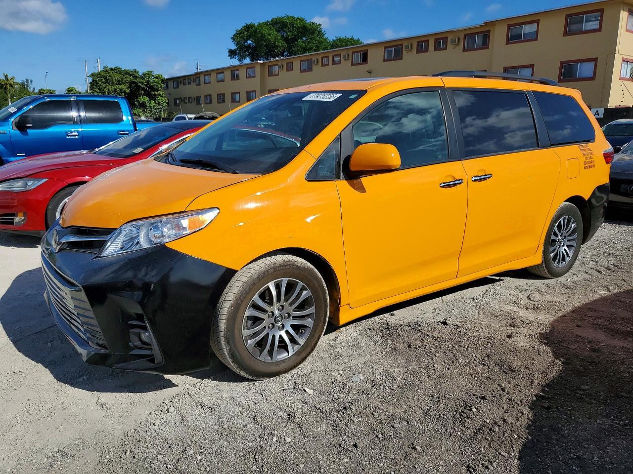 2019 TOYOTA SIENNA