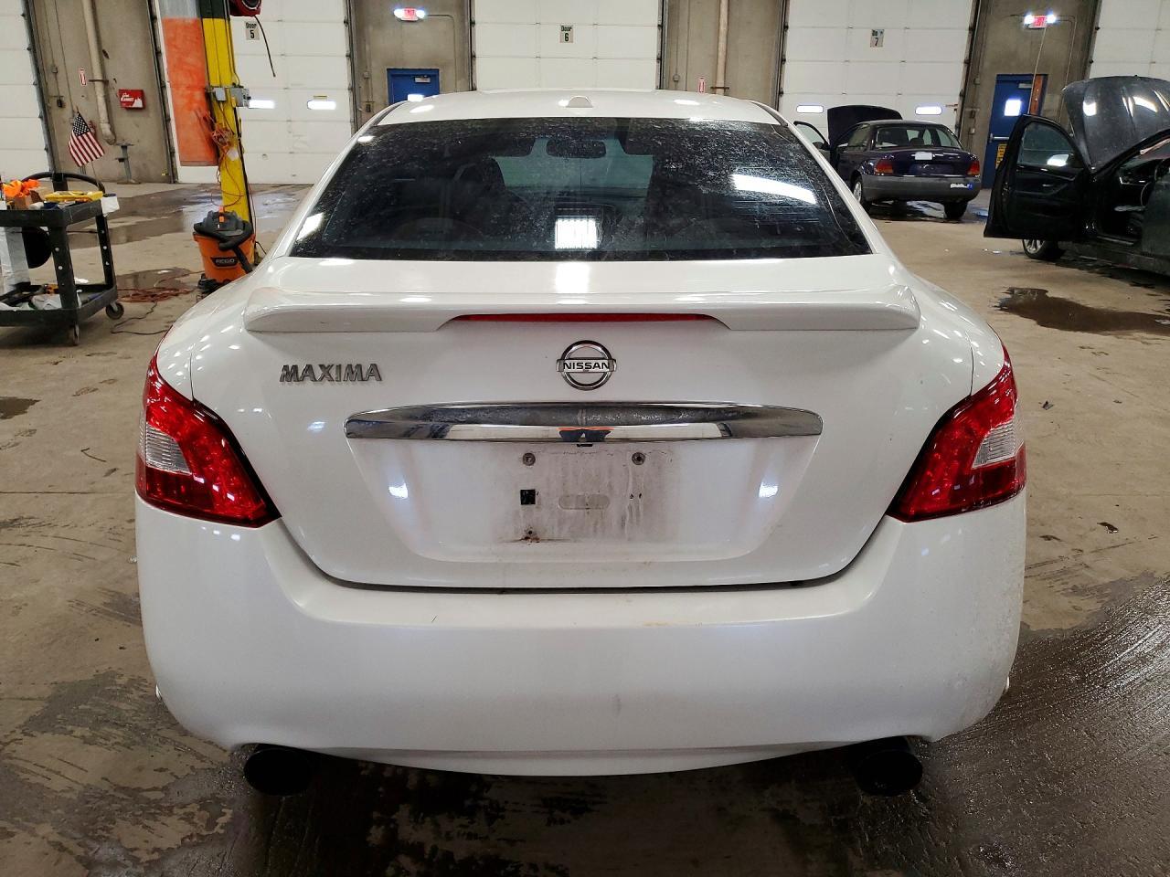 2010 NISSAN Maxima