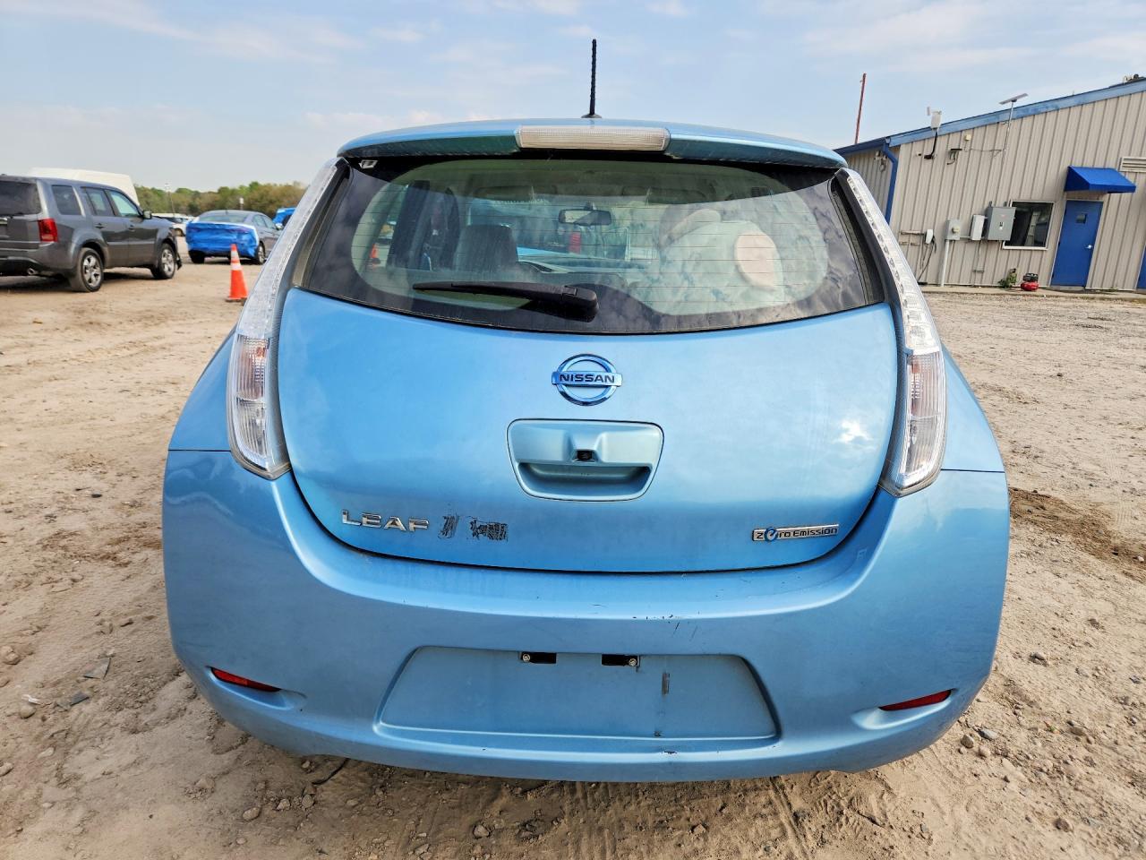 2015 NISSAN LEAF