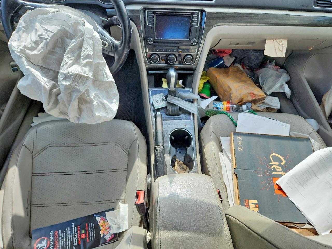 2016 VOLKSWAGEN Passat