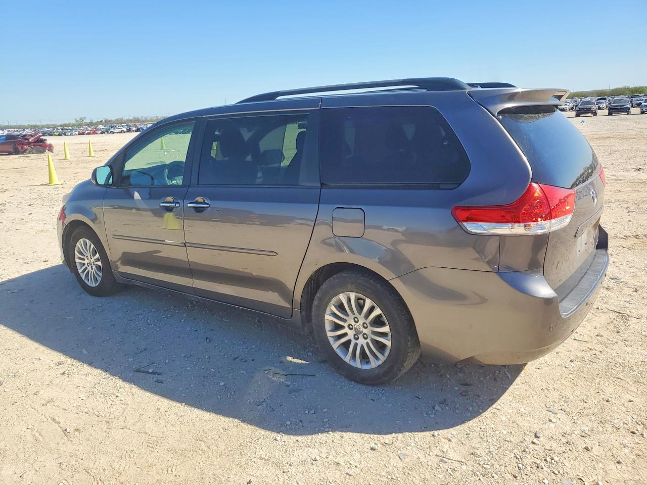 2014 TOYOTA SIENNA