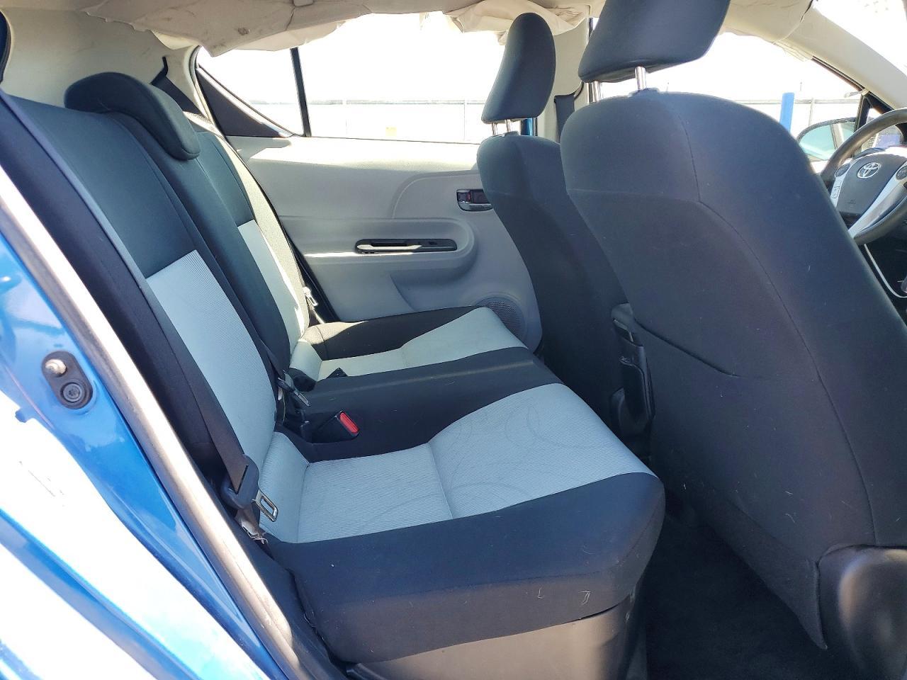 2013 TOYOTA Prius c