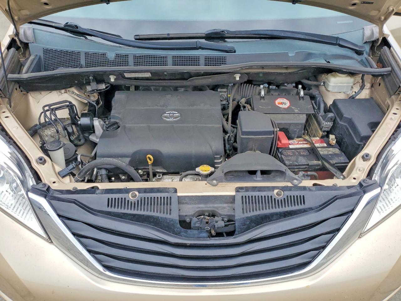 2014 TOYOTA SIENNA
