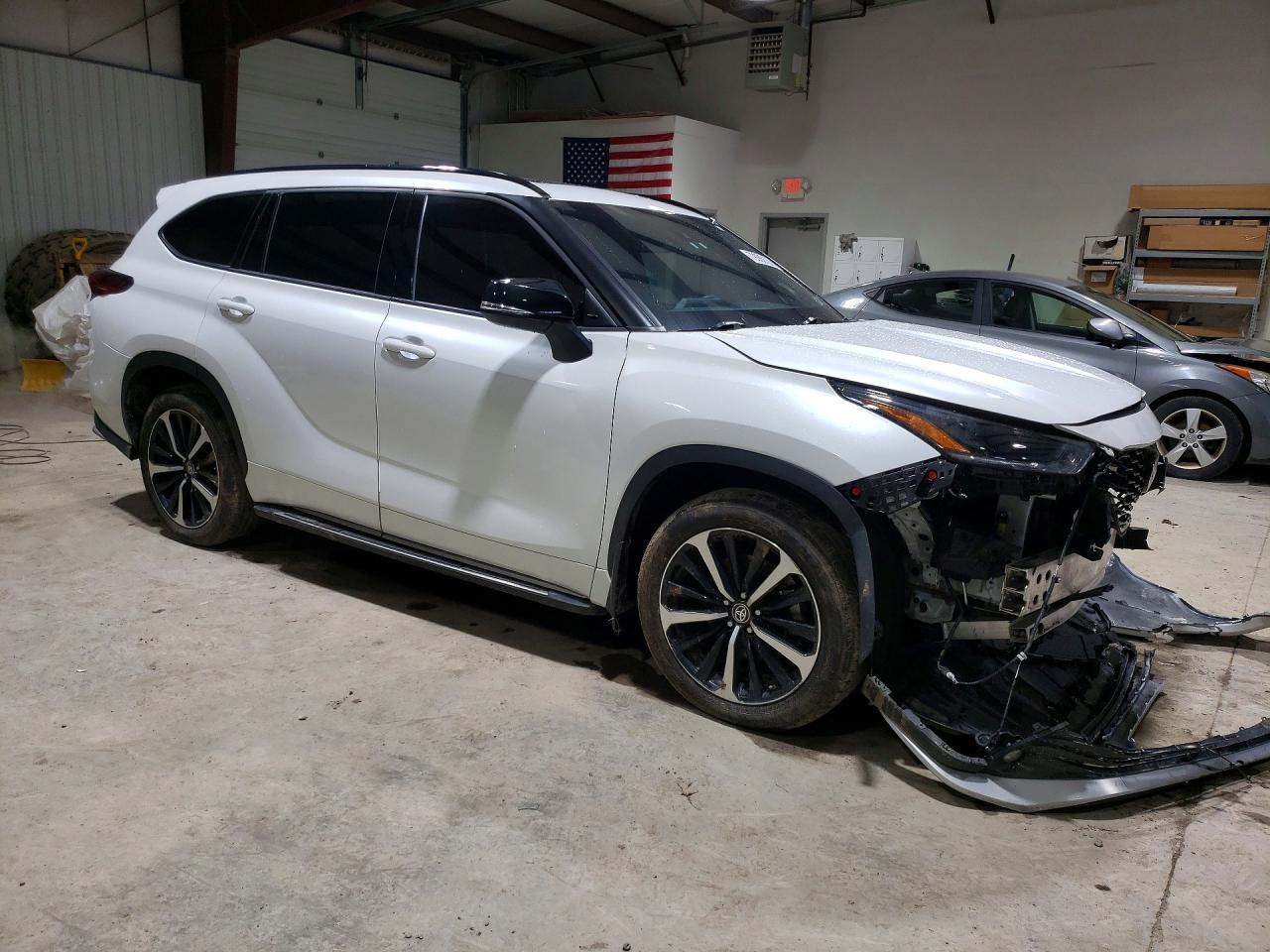 2022 TOYOTA HIGHLANDER