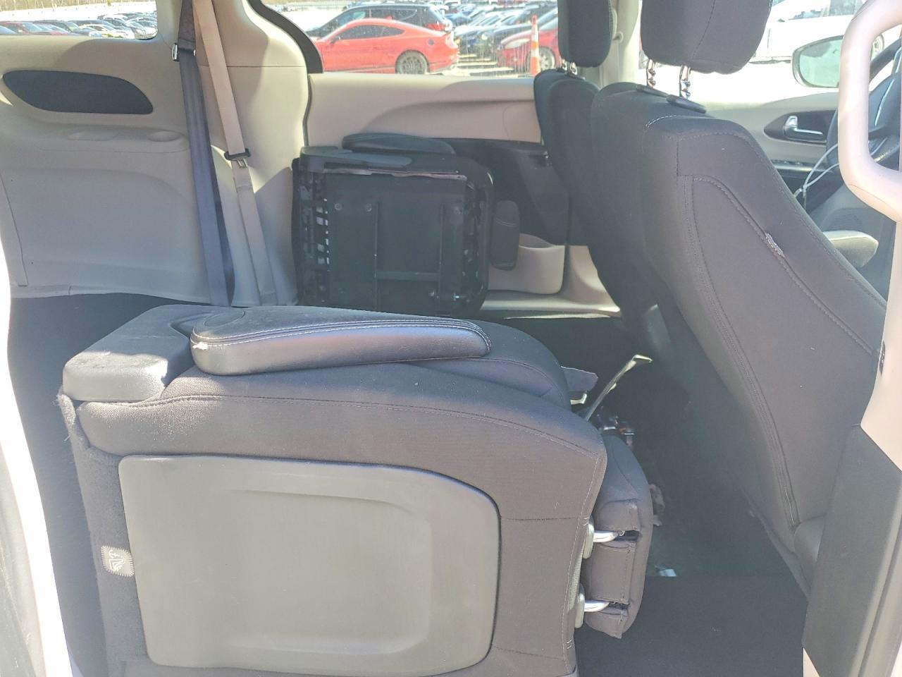 2023 CHRYSLER Voyager