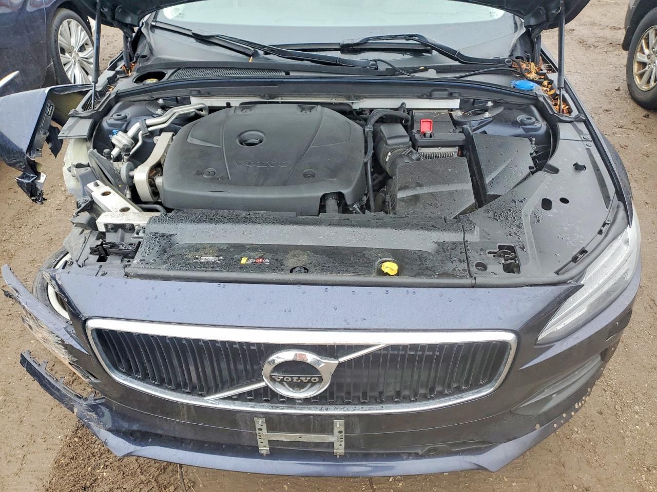 2017 VOLVO S90