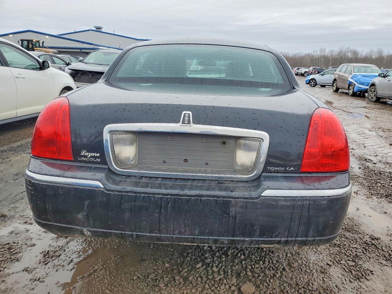 2011 LINCOLN Town Car