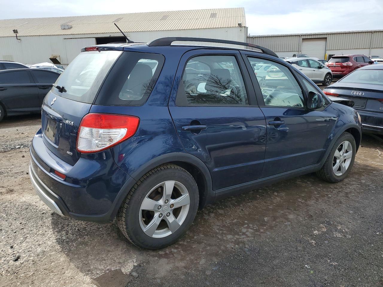 2011 SUZUKI SX4