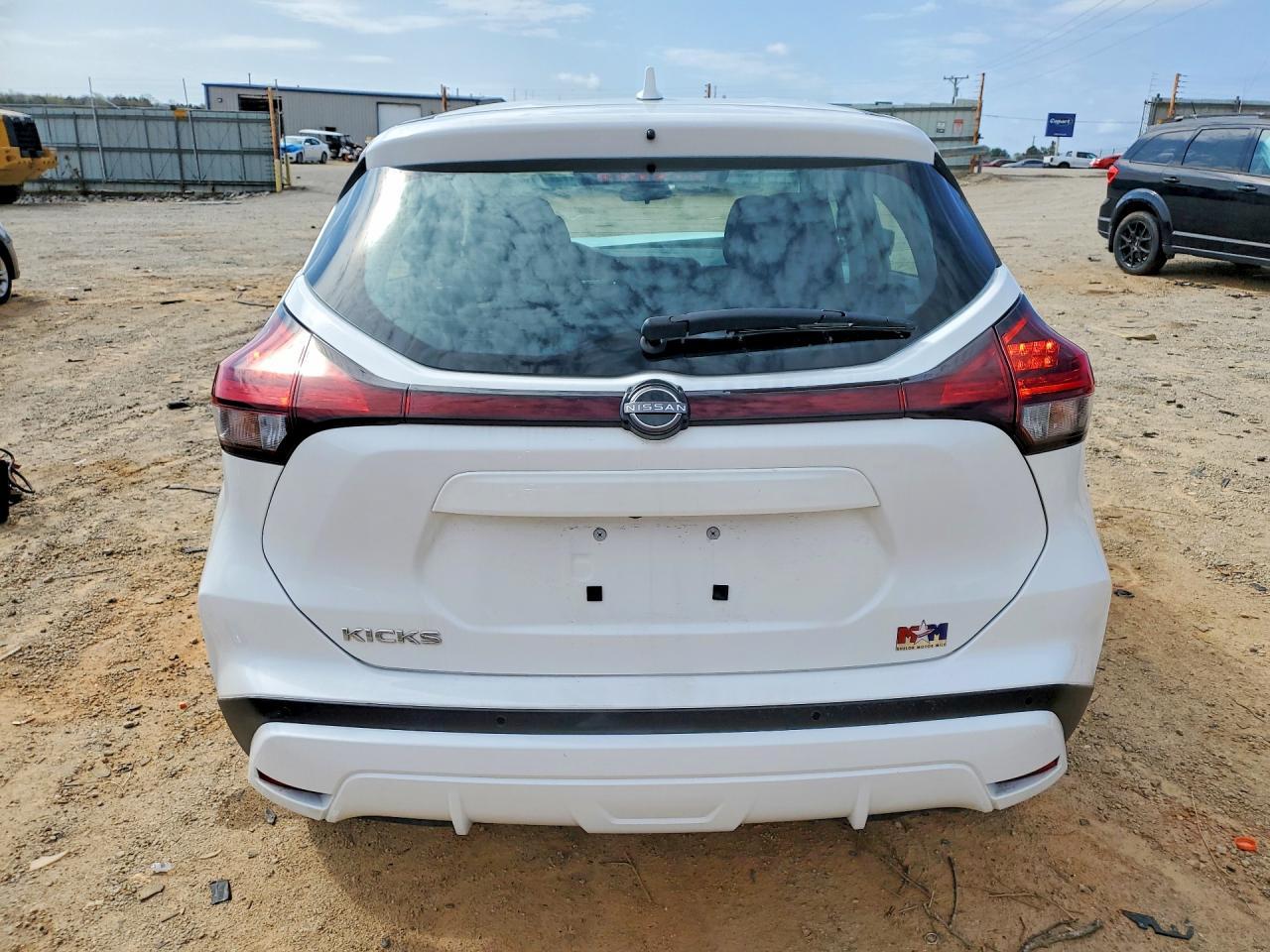 2024 NISSAN KICKS