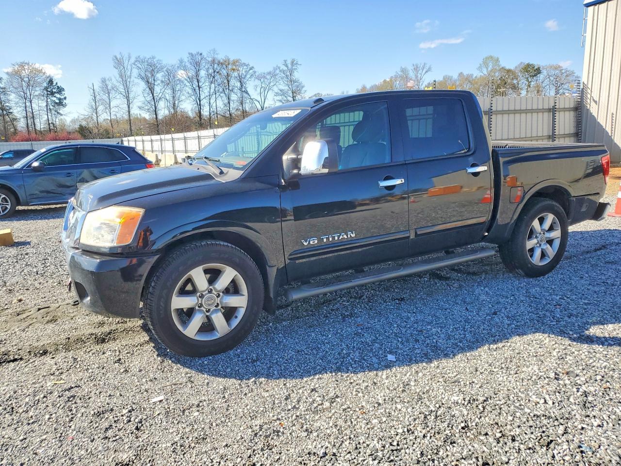 2011 NISSAN Titan