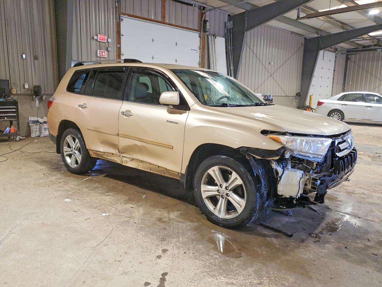 2011 TOYOTA HIGHLANDER