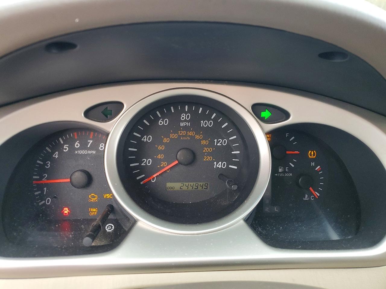 2004 TOYOTA HIGHLANDER