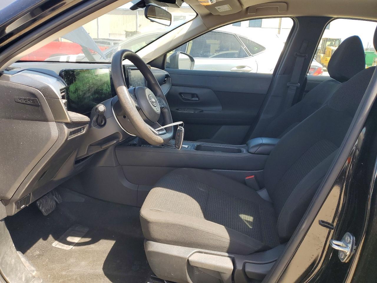2025 NISSAN KICKS