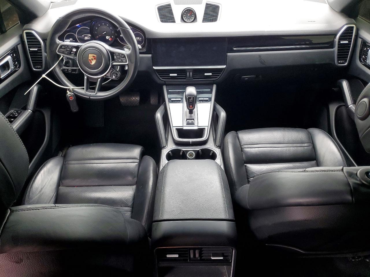 2020 PORSCHE CAYENNE