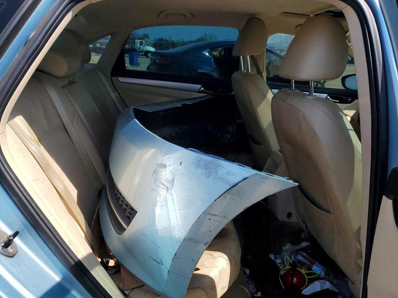 2012 VOLKSWAGEN Passat