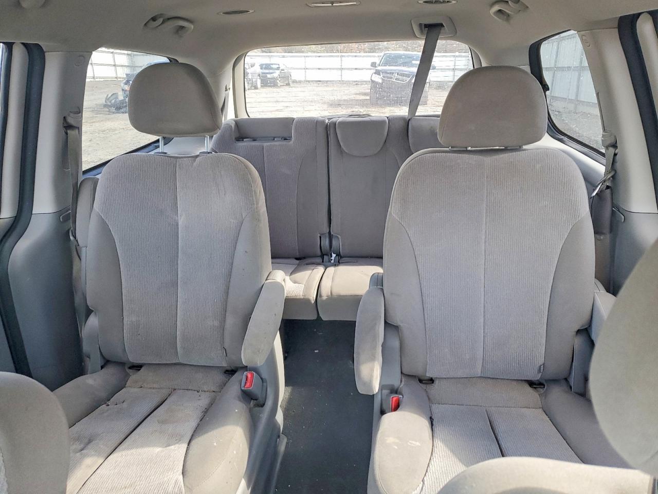2012 KIA SEDONA