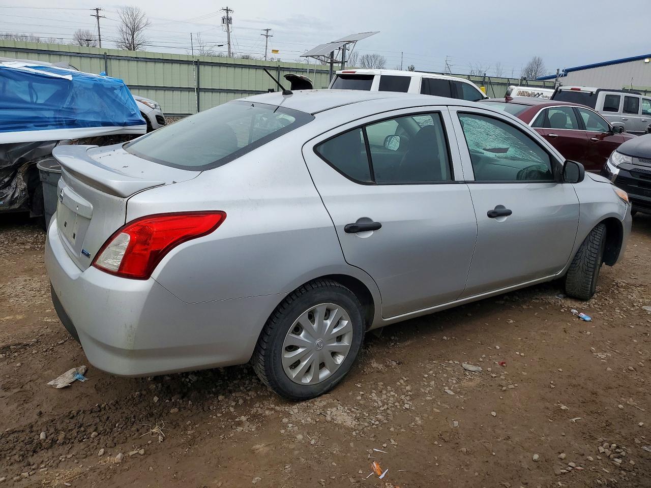 2015 NISSAN VERSA
