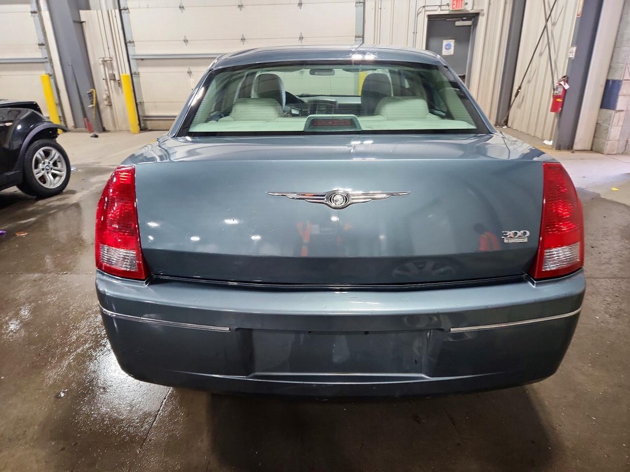 2005 CHRYSLER 300