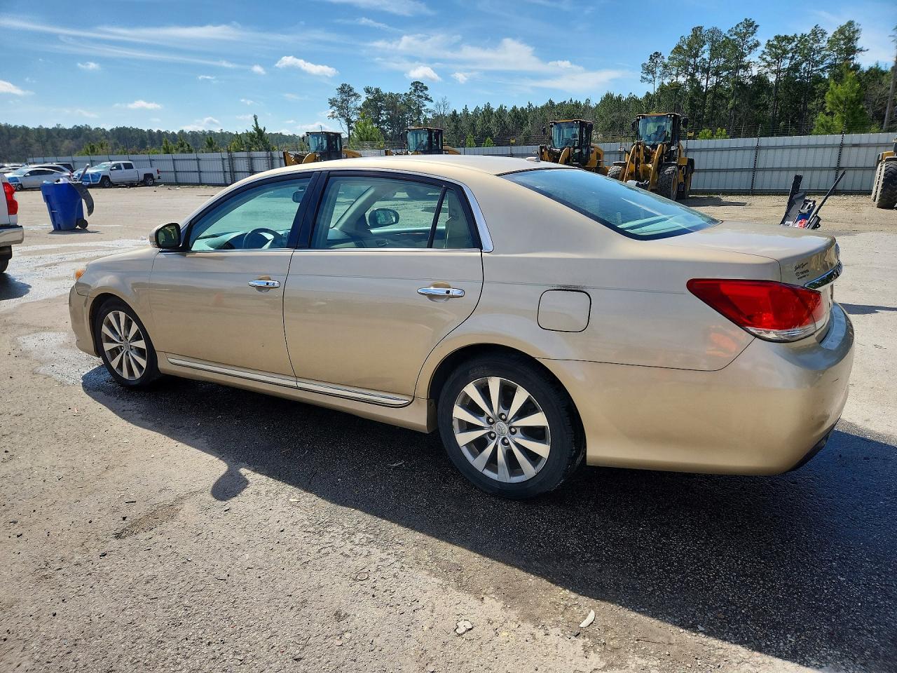 2011 TOYOTA Avalon