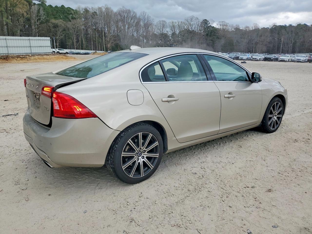 2017 VOLVO S60