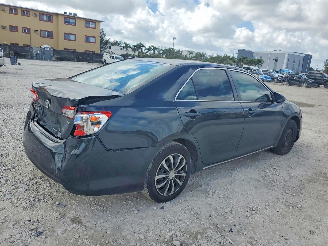 2014 TOYOTA CAMRY
