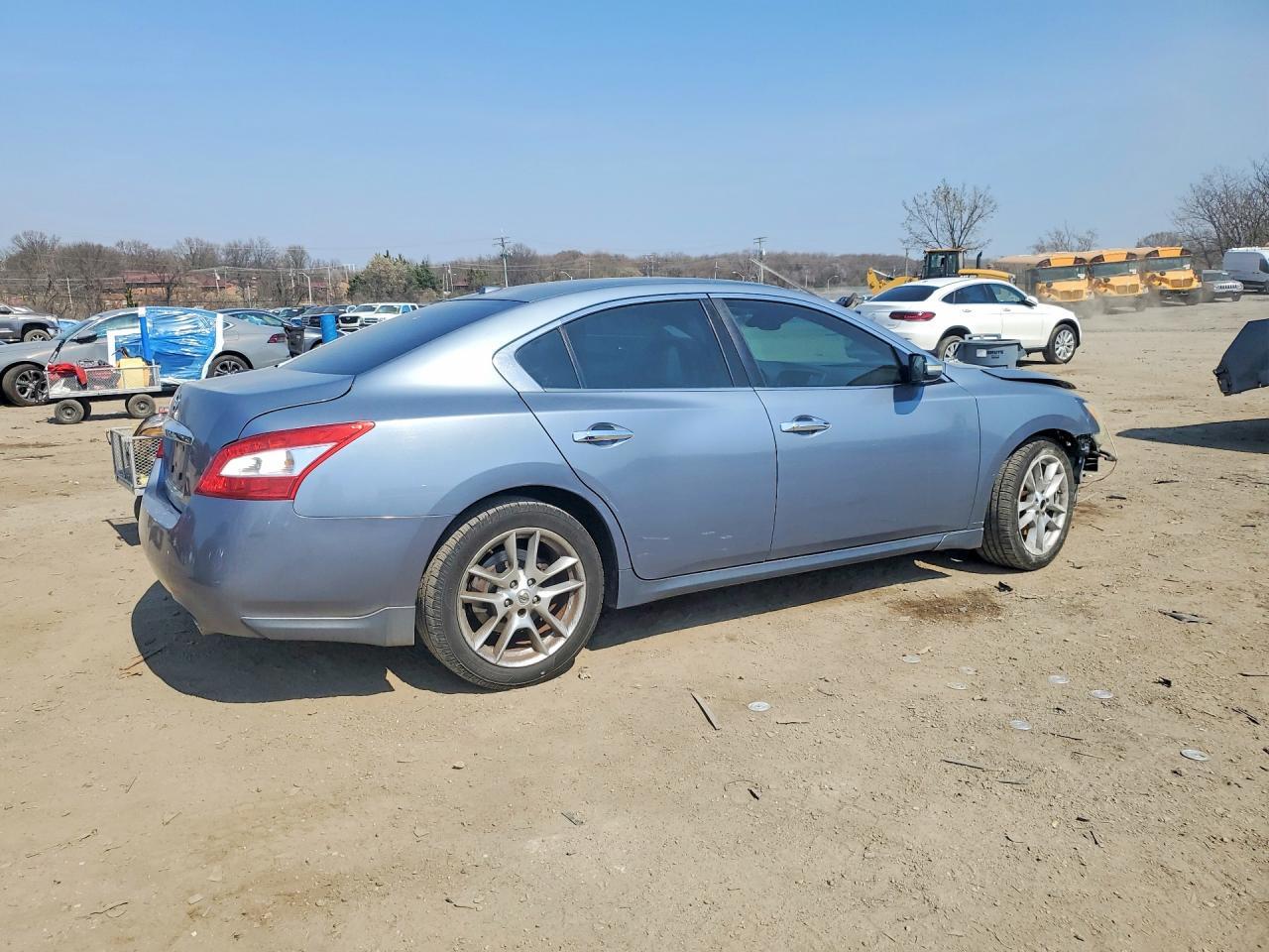 2010 NISSAN Maxima