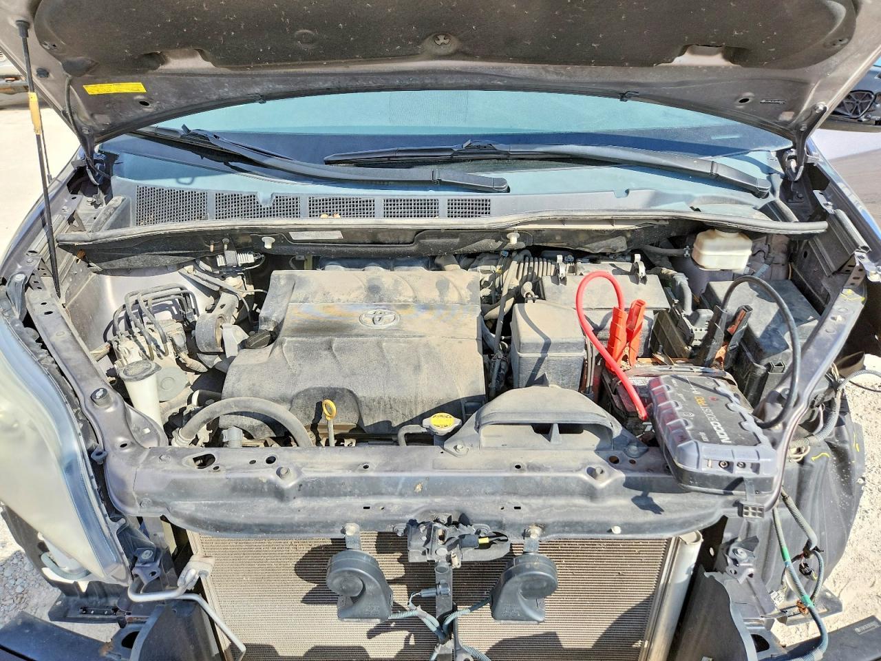 2011 TOYOTA SIENNA