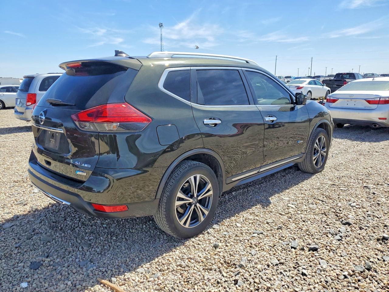 2017 NISSAN ROGUE