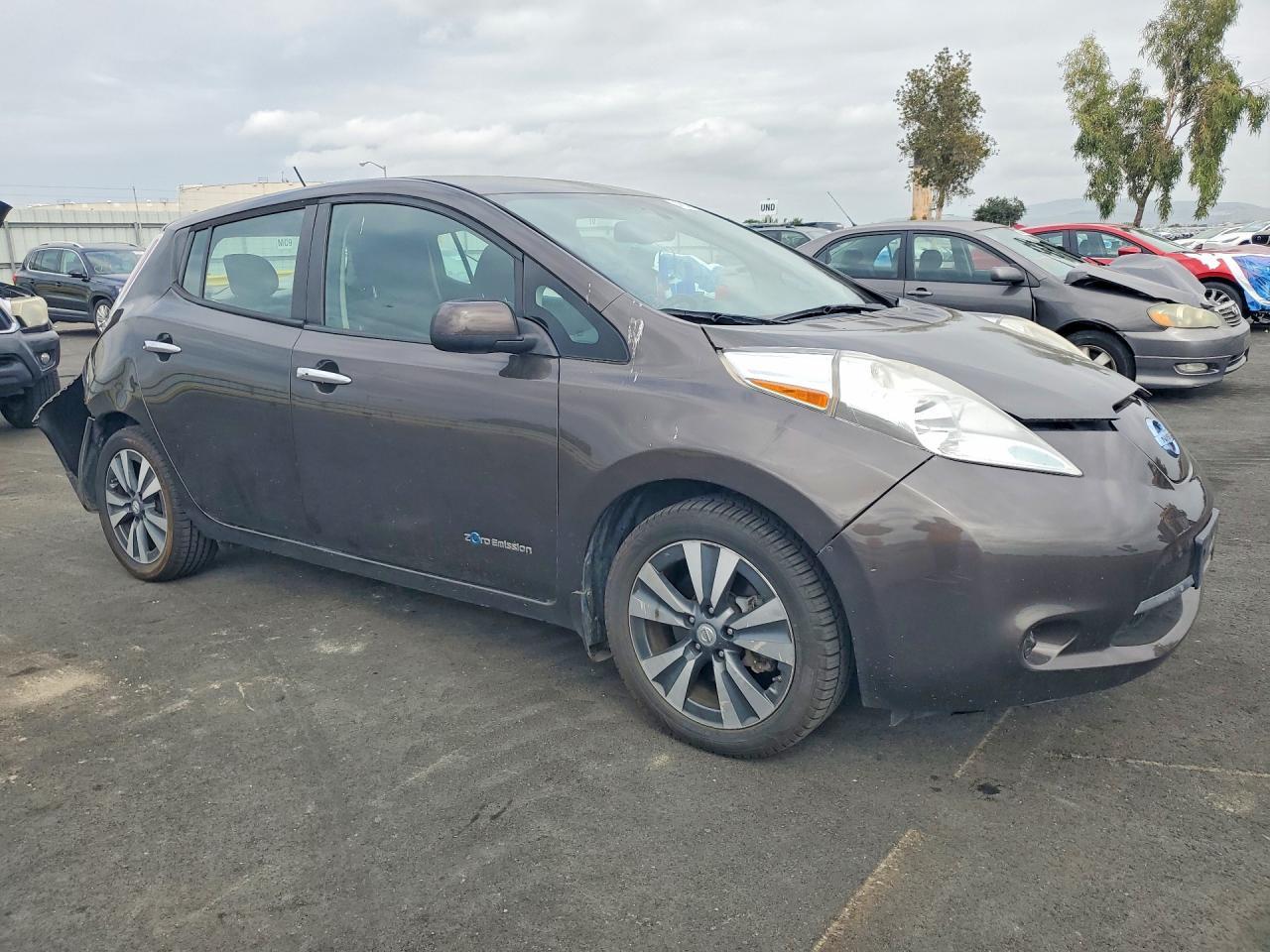 2016 NISSAN LEAF