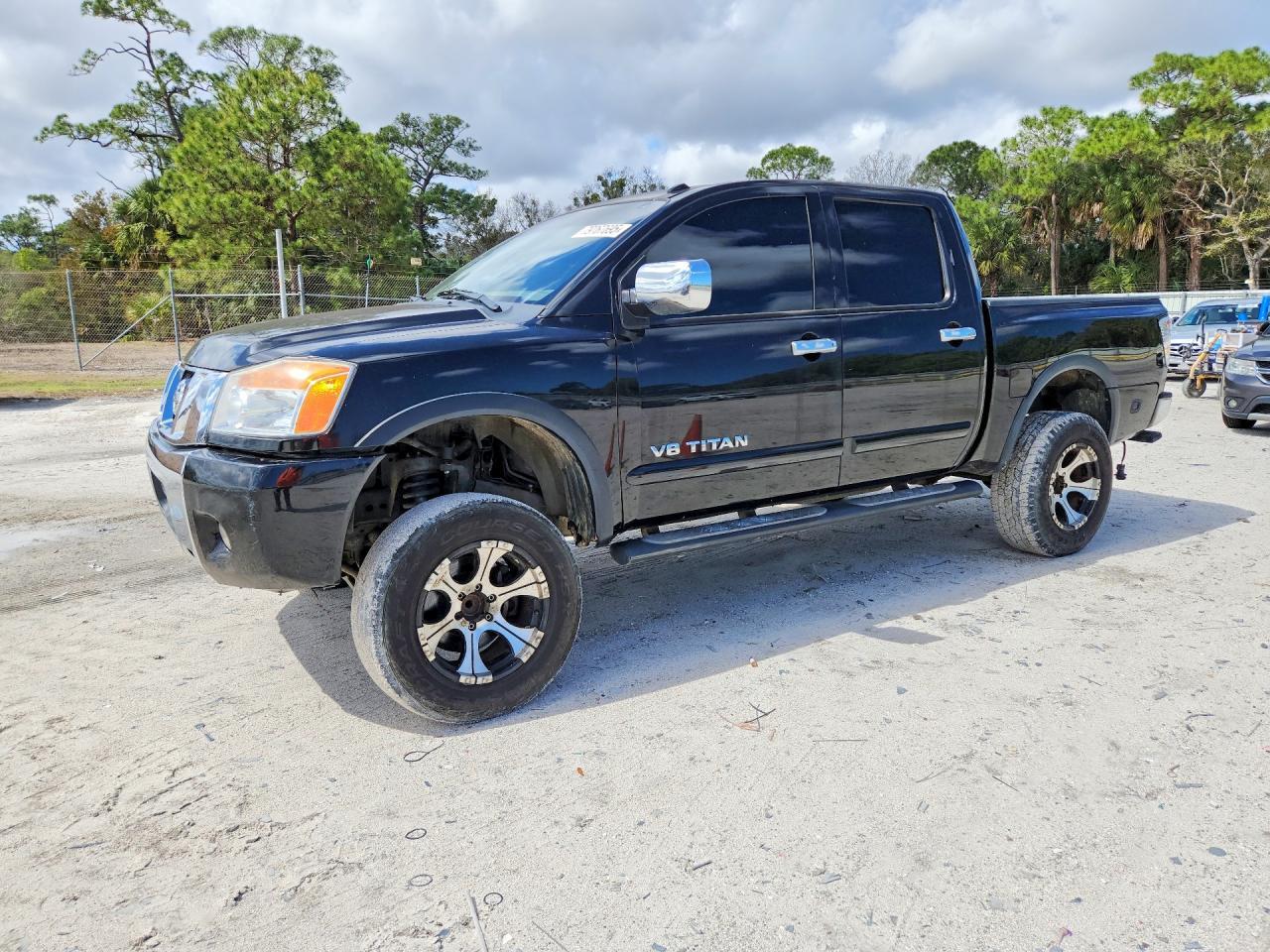 2015 NISSAN Titan
