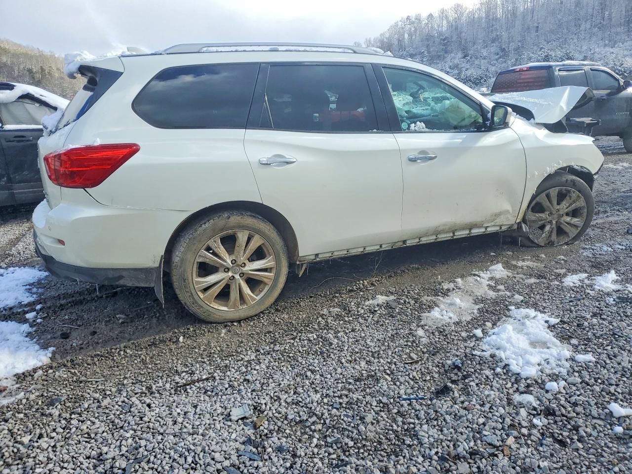 2019 NISSAN Path Finde