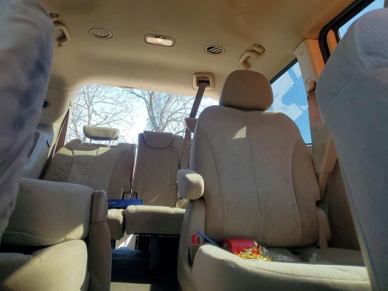 2011 KIA SEDONA