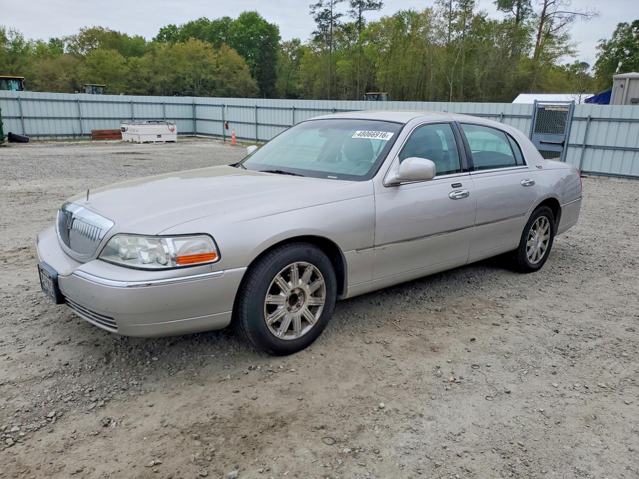 2011 LINCOLN Town Car