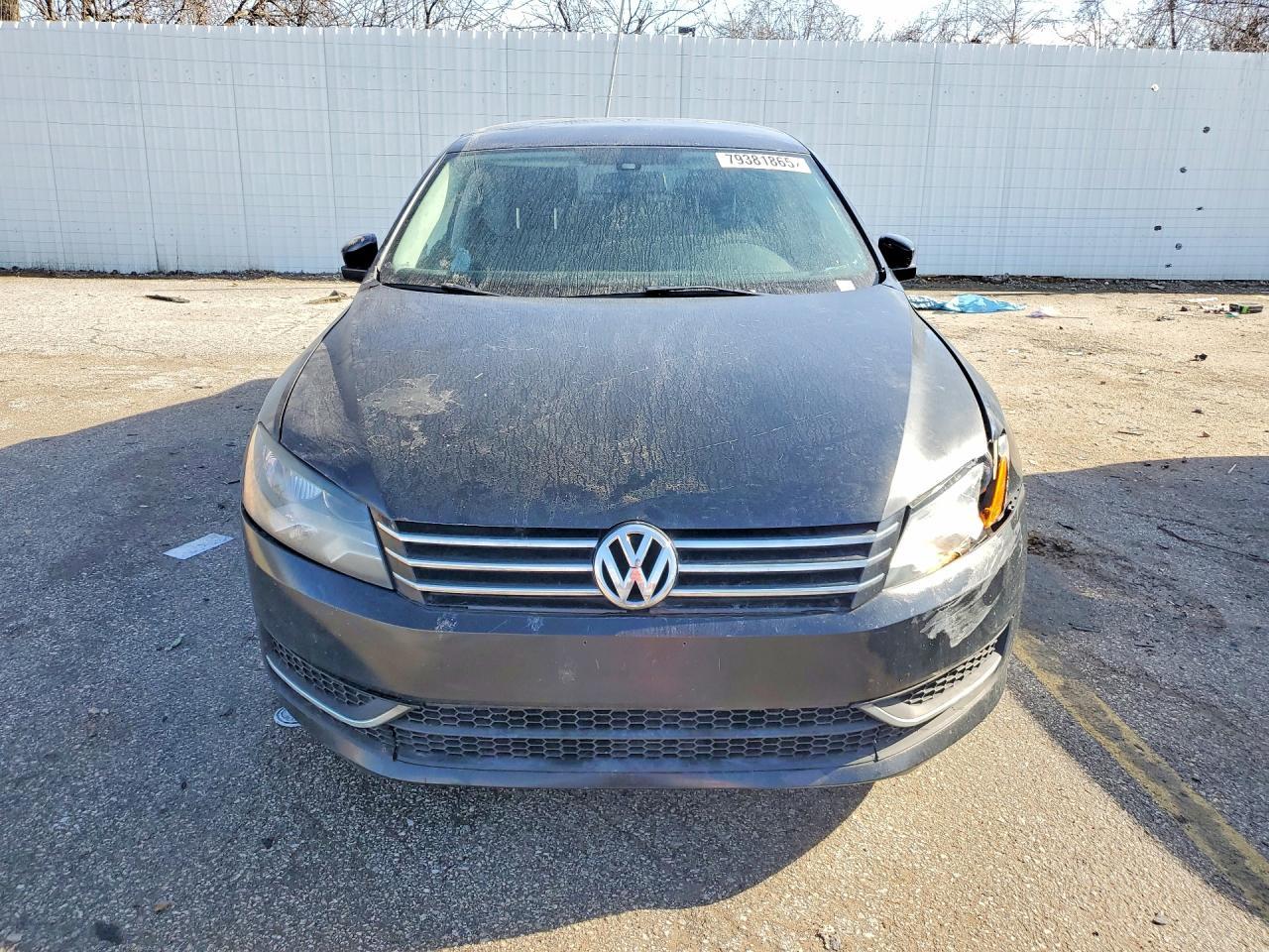 2013 VOLKSWAGEN Passat