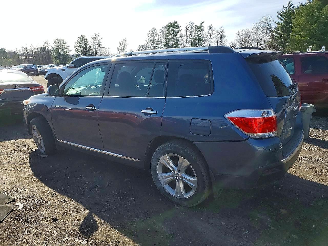 2013 TOYOTA HIGHLANDER