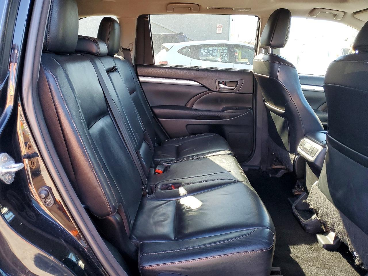 2016 TOYOTA HIGHLANDER