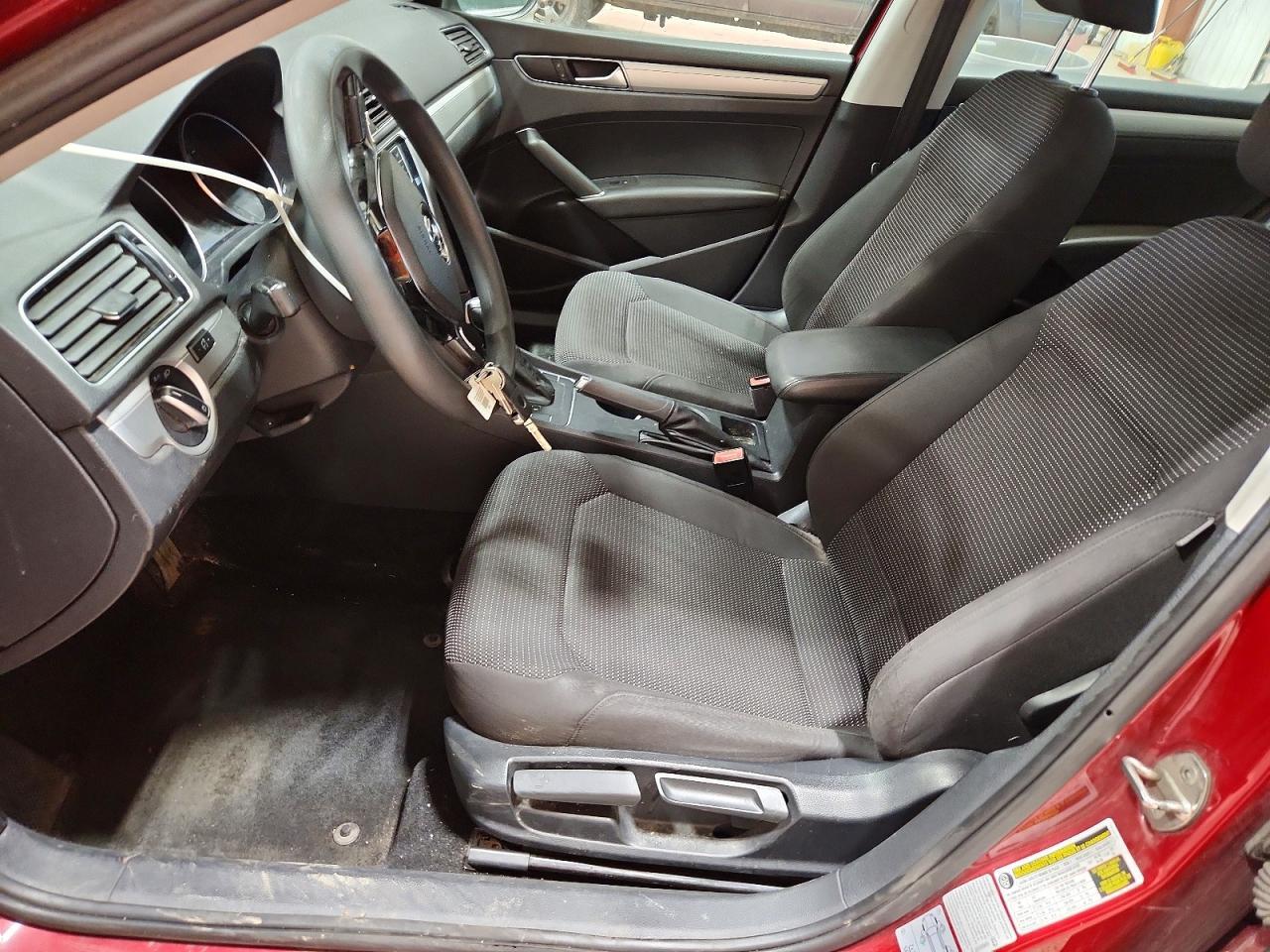 2016 VOLKSWAGEN Passat