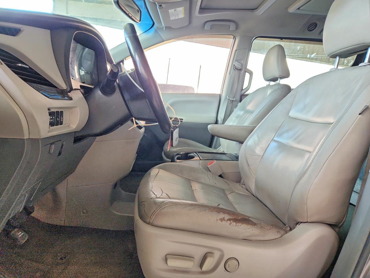 2015 TOYOTA SIENNA