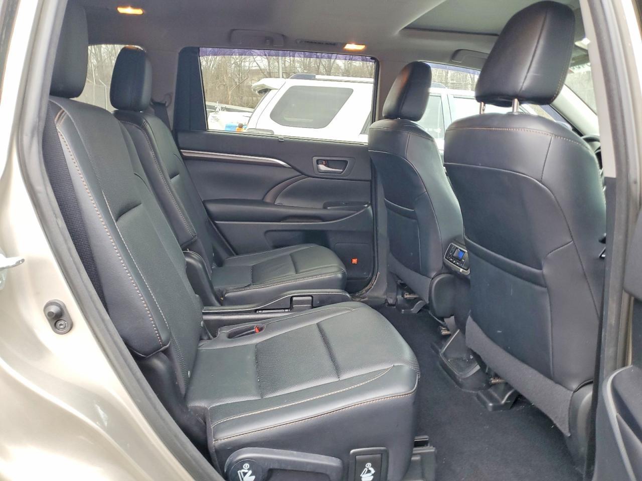 2016 TOYOTA HIGHLANDER
