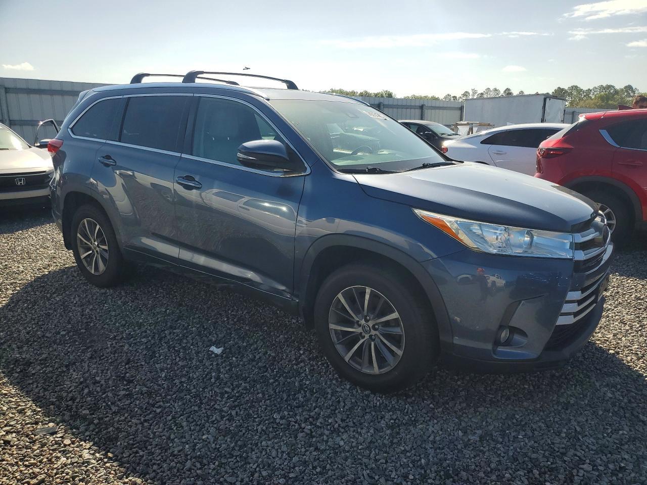 2017 TOYOTA HIGHLANDER