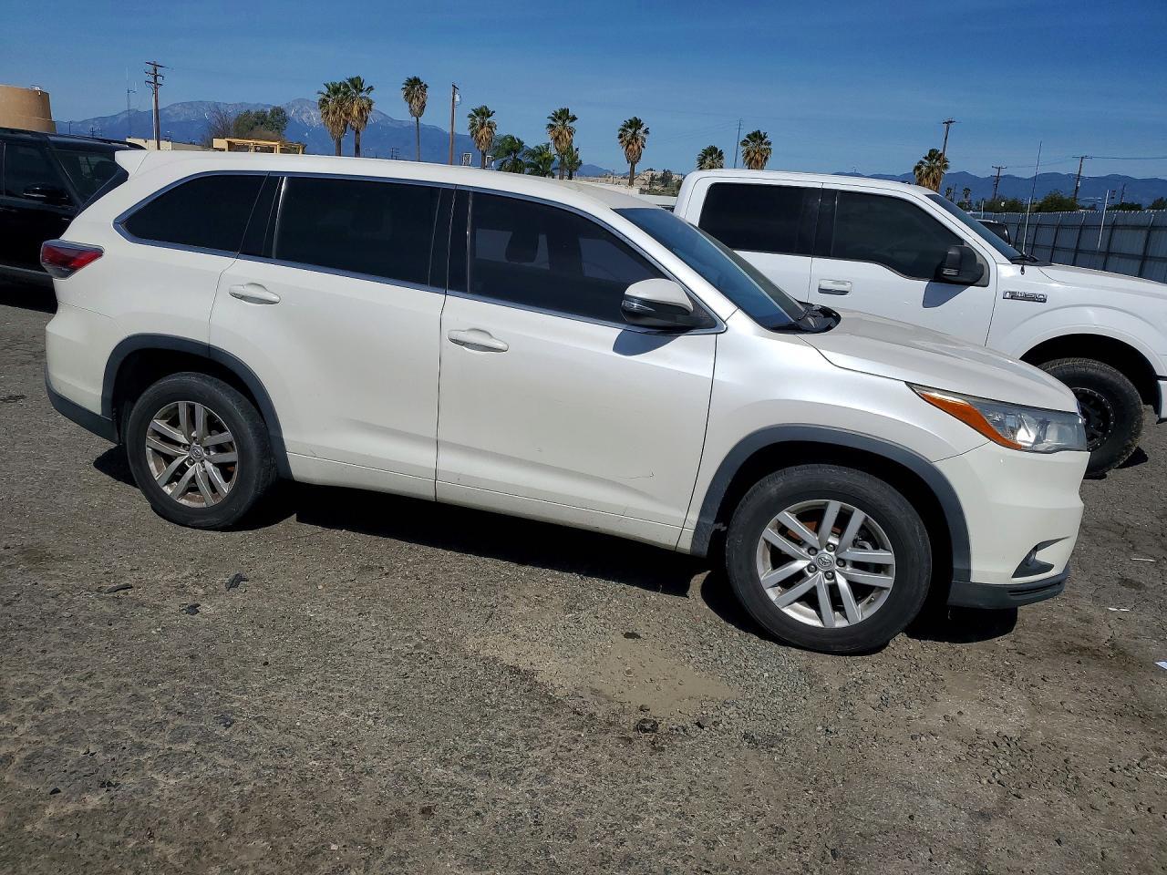 2015 TOYOTA HIGHLANDER