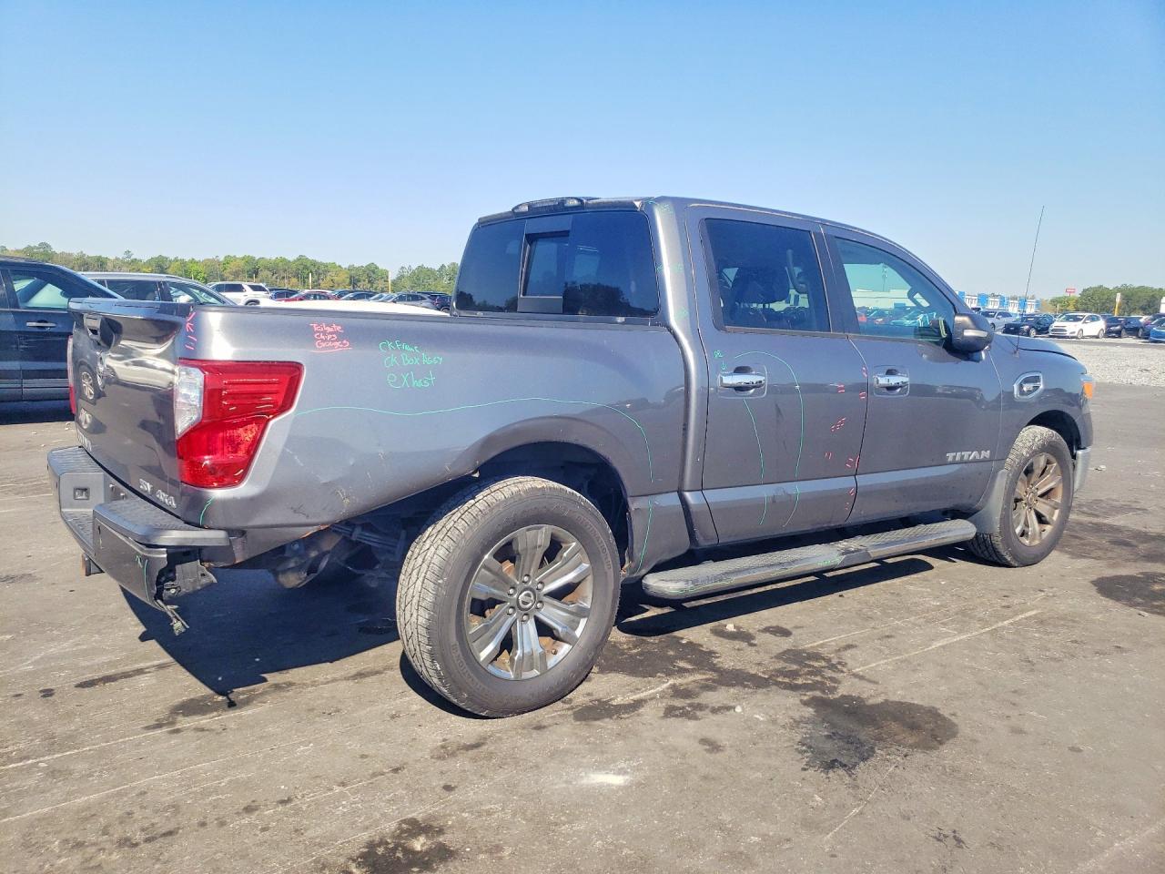 2017 NISSAN Titan