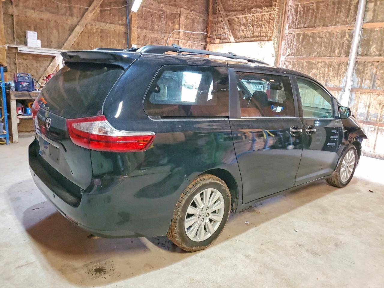 2017 TOYOTA SIENNA